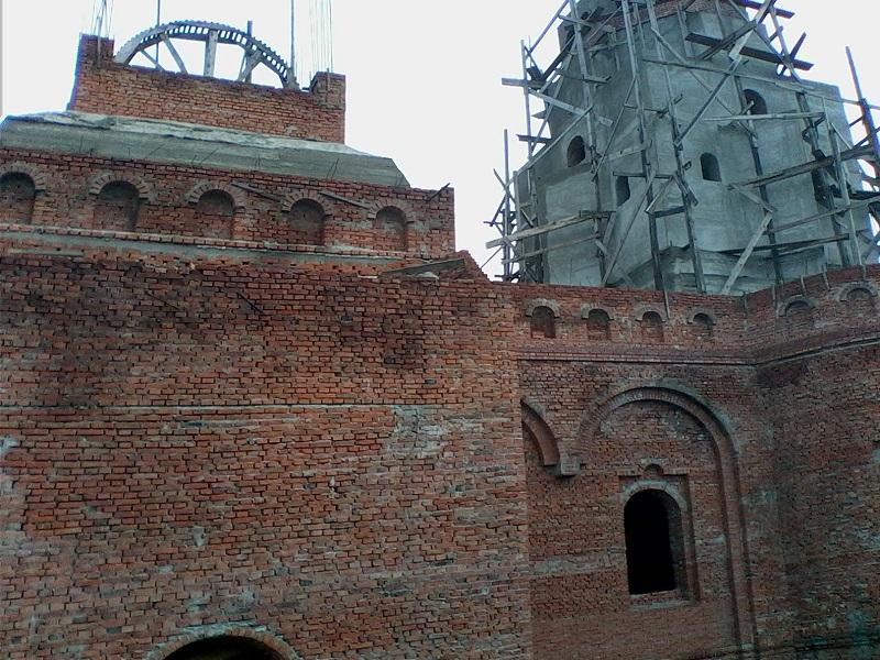 Biserica în construcţie